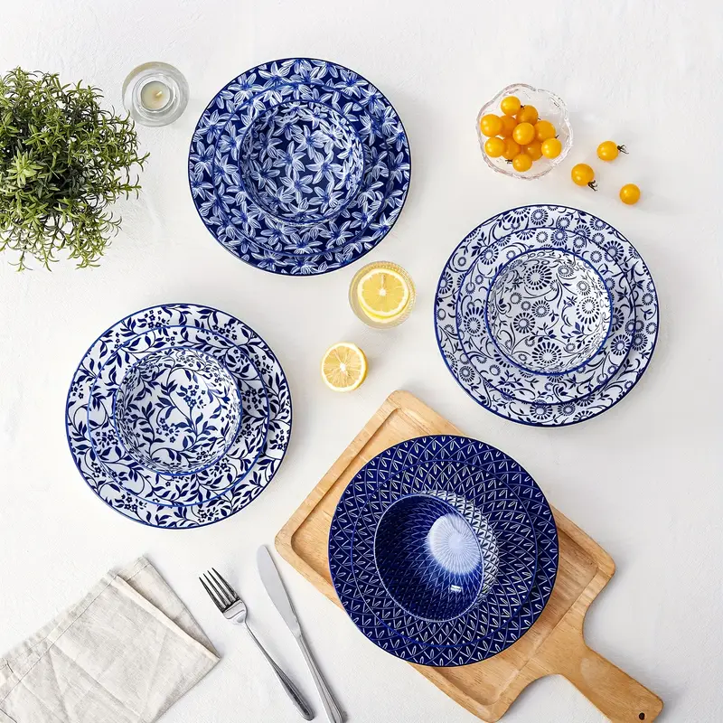 Service de Table 12 Pièces en Porcelaine Bleu et Blanc – Motifs Floraux Élégants