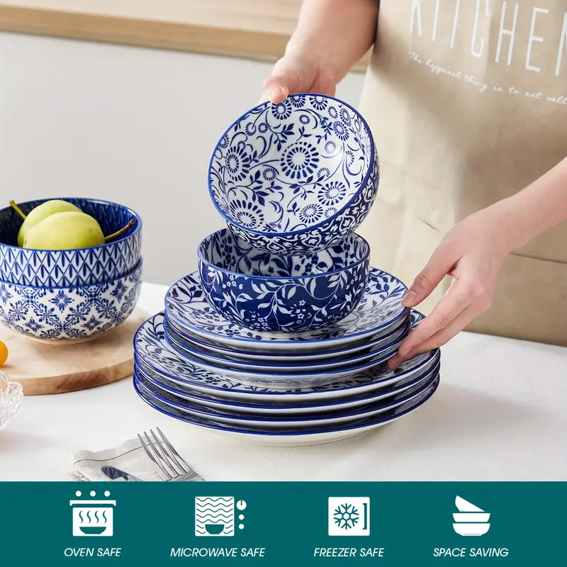 Service de Table 12 Pièces en Porcelaine Bleu et Blanc – Motifs Floraux Élégants