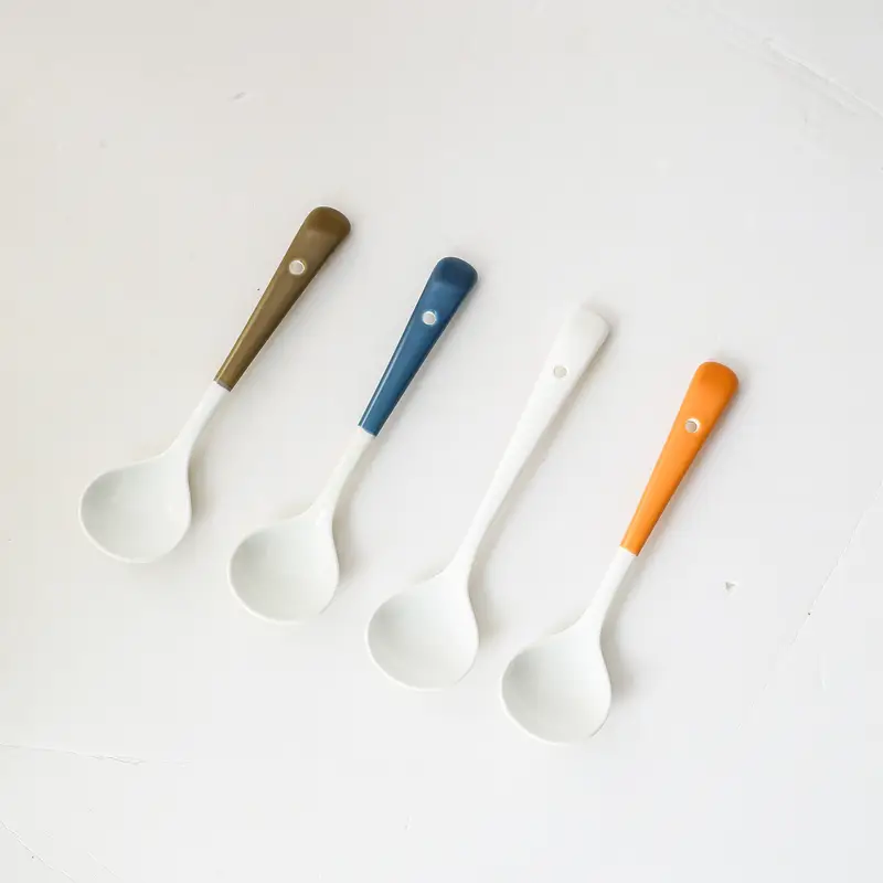 Lot de 8 Cuillères à Soupe en Céramique | Design Élégant