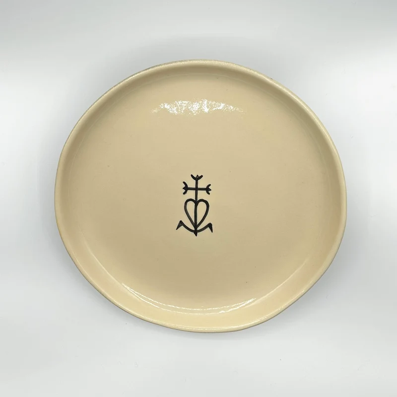 Grande assiette Croix Camarguaise