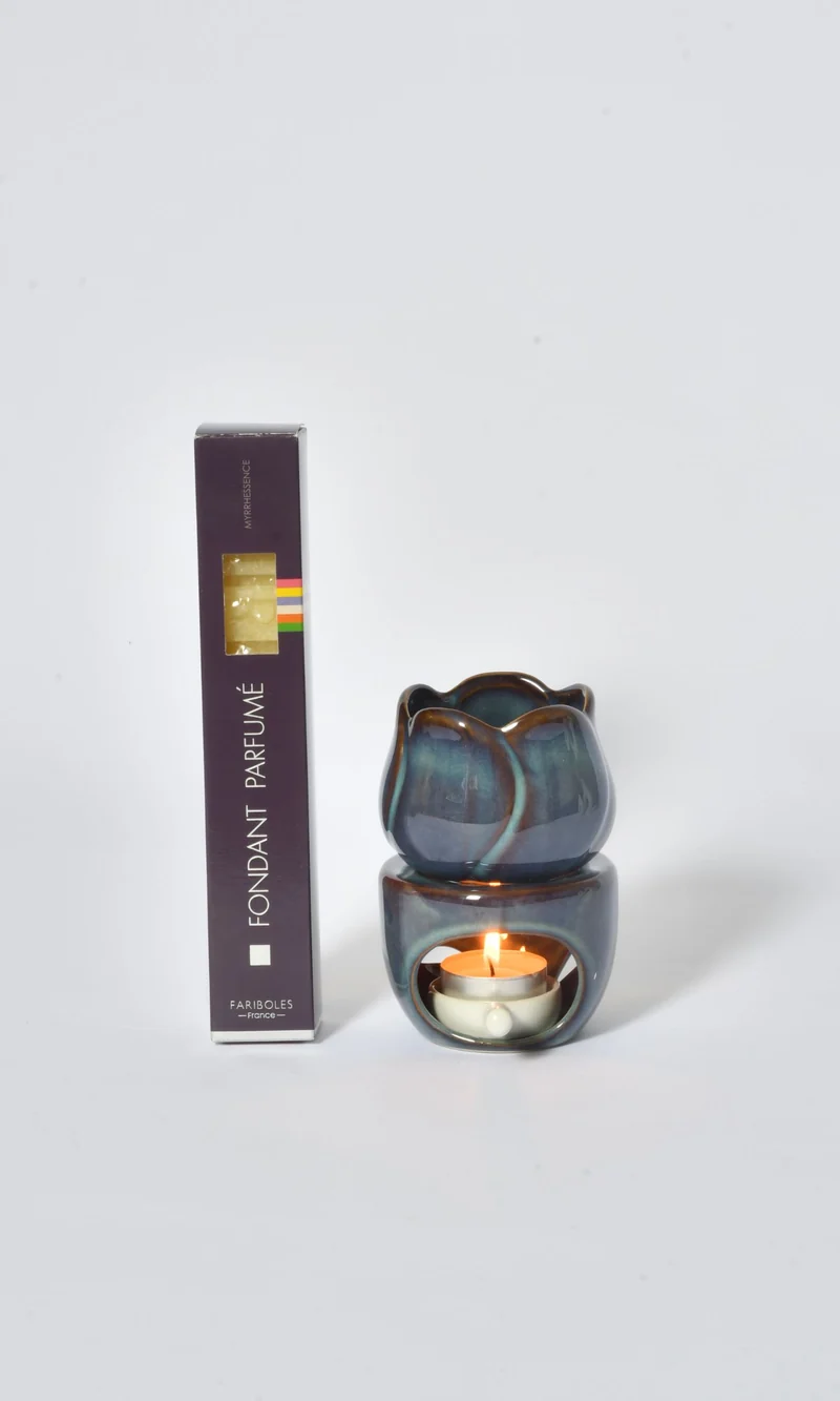 Coffret Aromatique Noir Myrrhessence: Élégance et Senteur Délicate