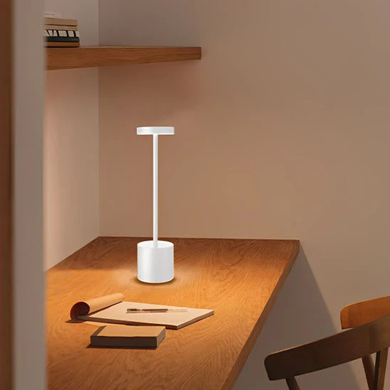 Lampe de table sans fil en métal de style moderne