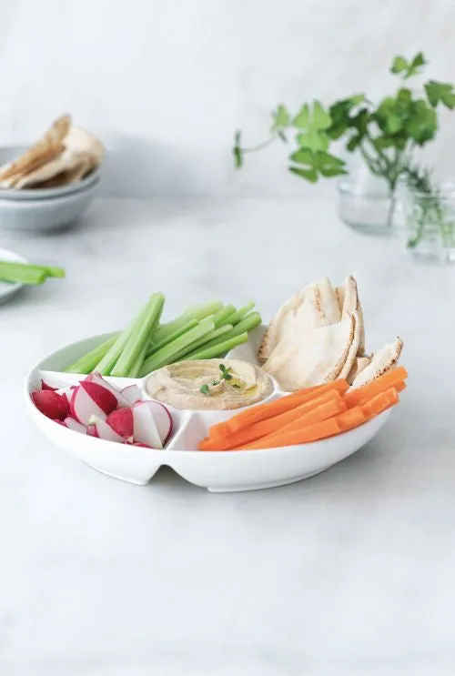 Plat apéritif à 5 compartiments en porcelaine – plateau bambou optionnel