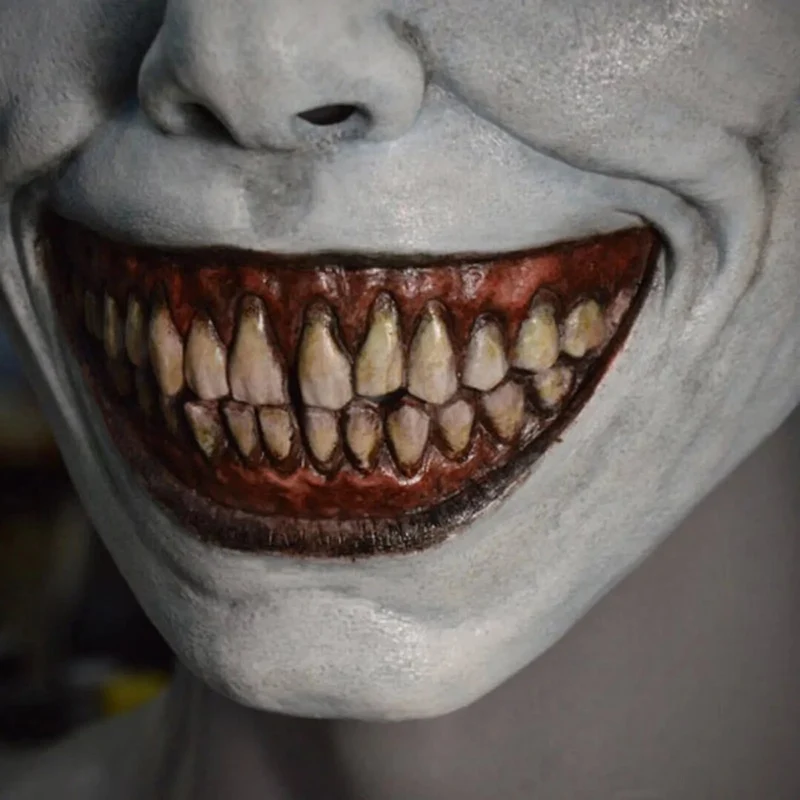 Halloween Costume: Scary Demon Mask with Sharp Teeth and Wrinkles for Dressing Up at a Party