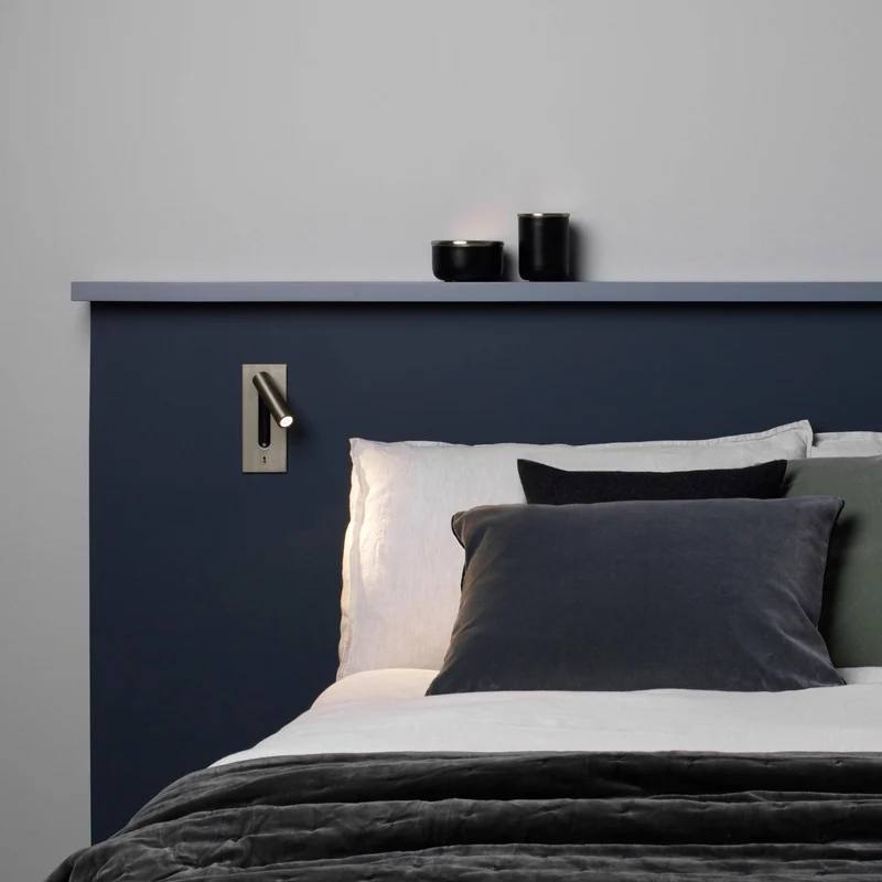 Wall-mounted reading lamp with built-in LED night light