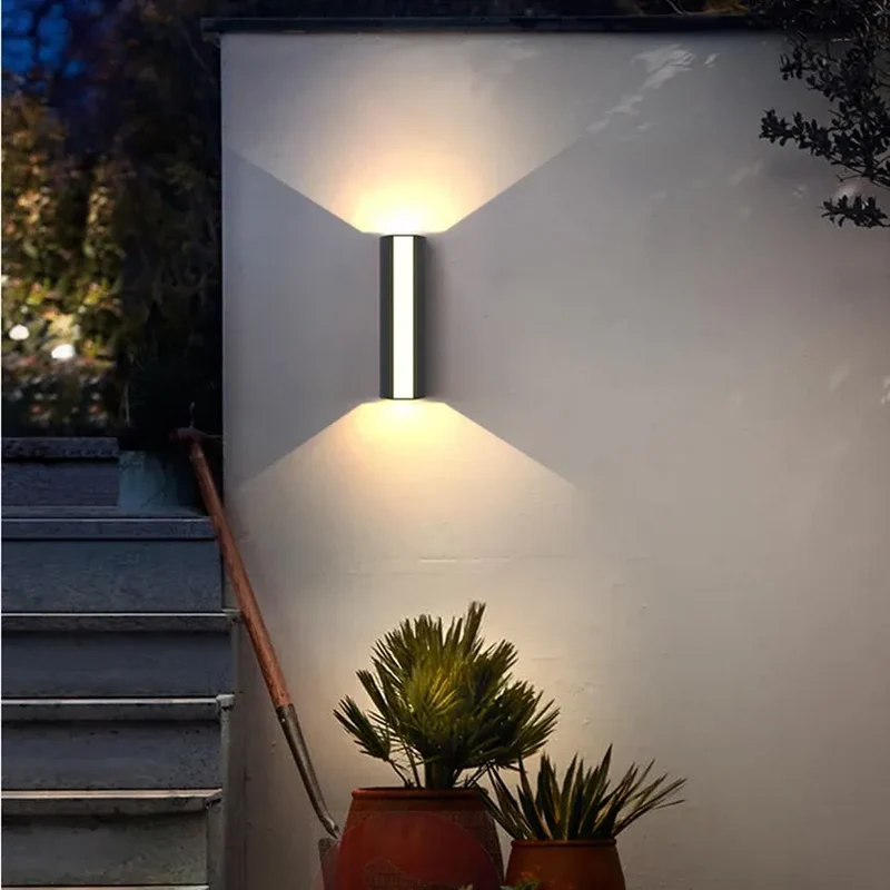 Ultra-bright and weather-resistant outdoor LED wall lamp