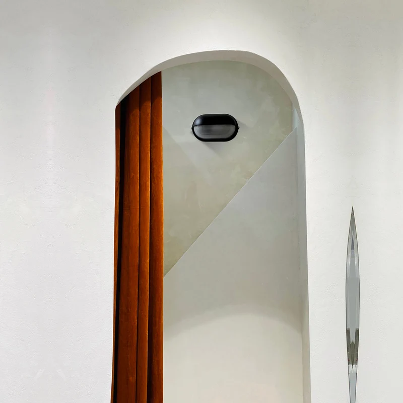 Outdoor industrial bulkhead wall lamp Oval weather-resistant design