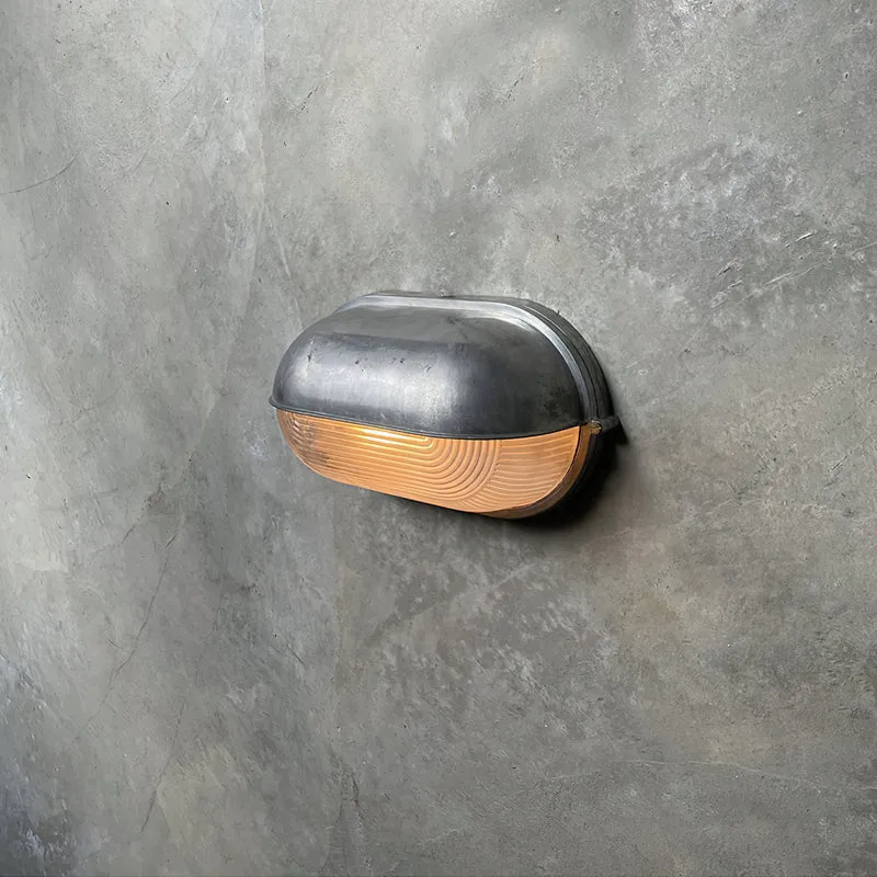 Outdoor industrial bulkhead wall lamp Oval weather-resistant design