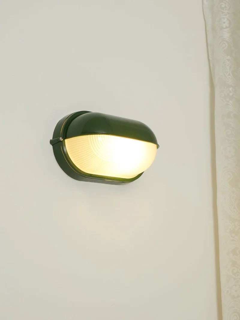 Outdoor industrial bulkhead wall lamp Oval weather-resistant design