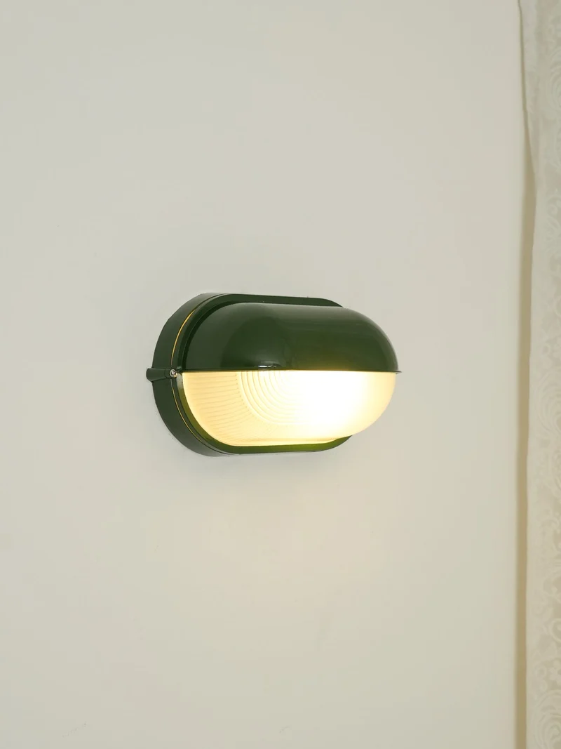 Outdoor industrial bulkhead wall lamp Oval weather-resistant design
