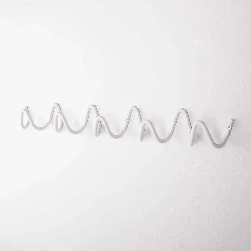 Space-saving wall hanger with multiple hooks wave