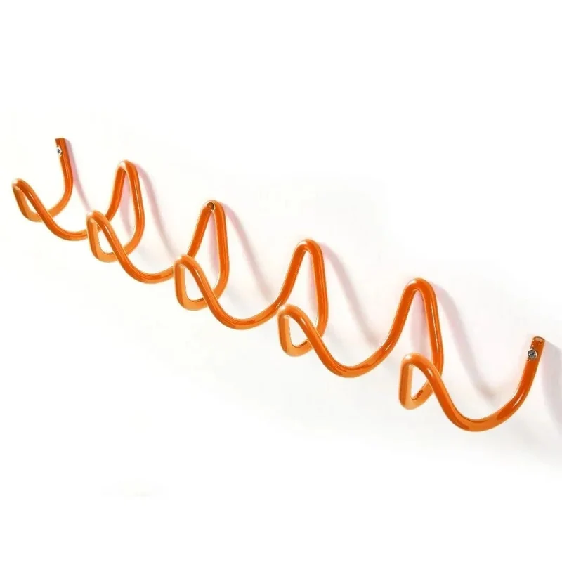 Space-saving wall hanger with multiple hooks wave