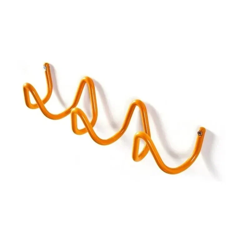 Space-saving wall hanger with multiple hooks wave