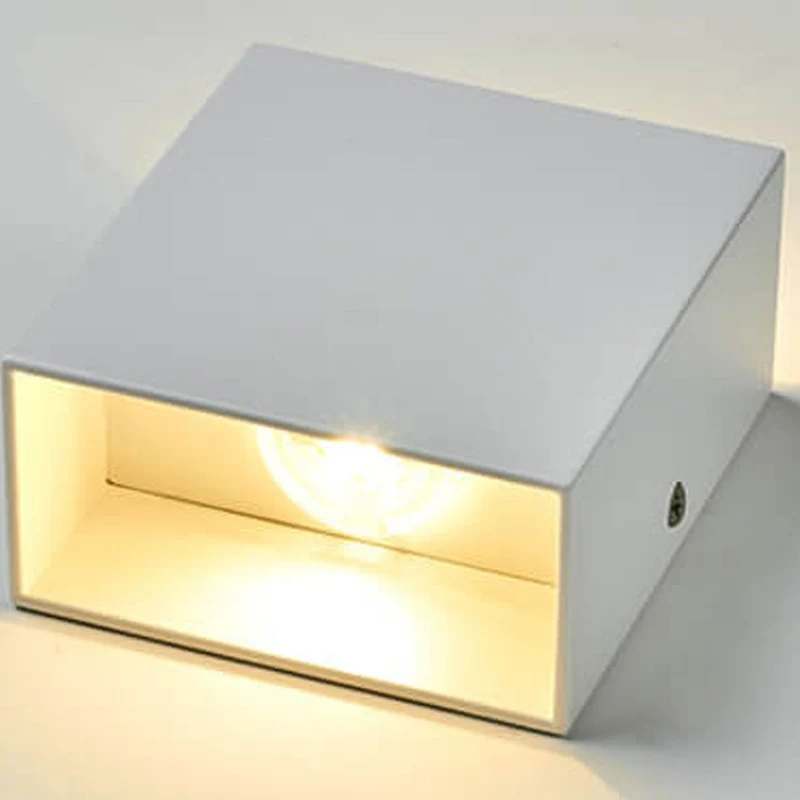Smart outdoor LED lighting with motion sensor