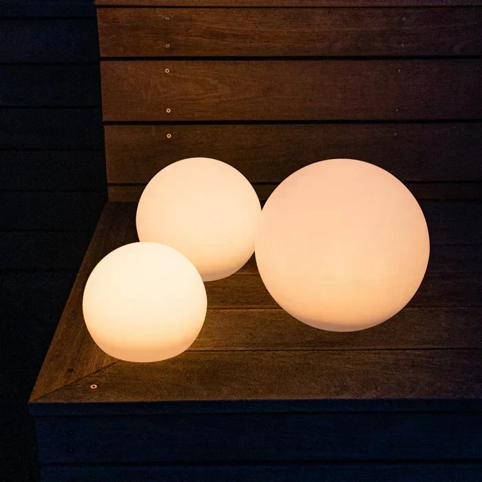Elegant outdoor spherical LED lighting