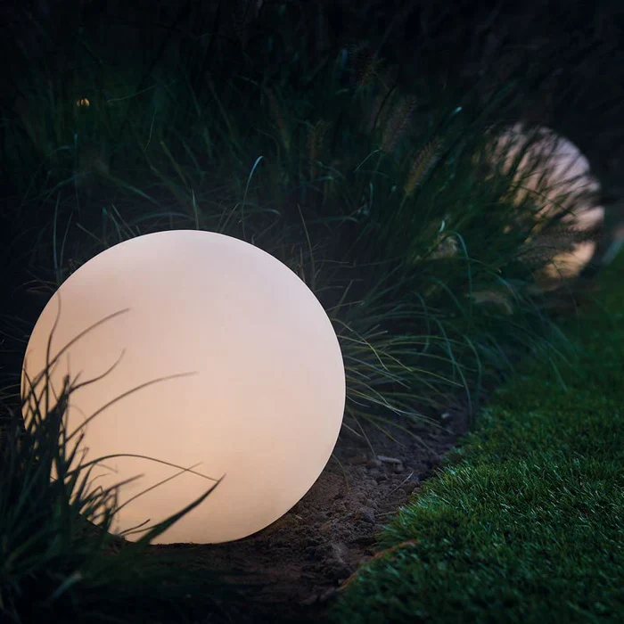 Elegant outdoor spherical LED lighting