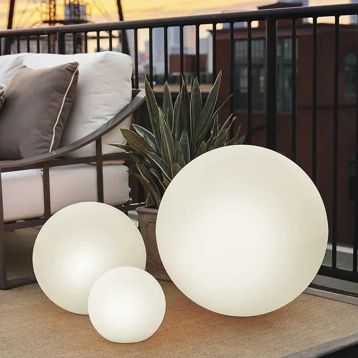 Elegant outdoor spherical LED lighting