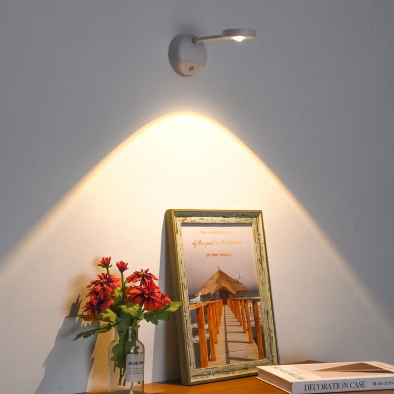 Compact easy-to-install LED lamp with motion sensor