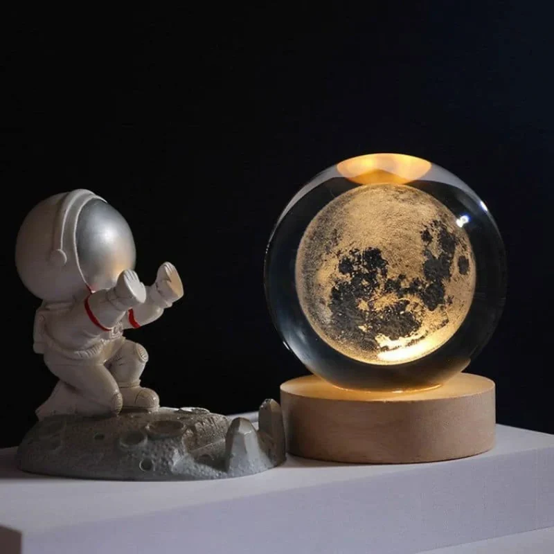 Decorative crystal ball with 3D pattern