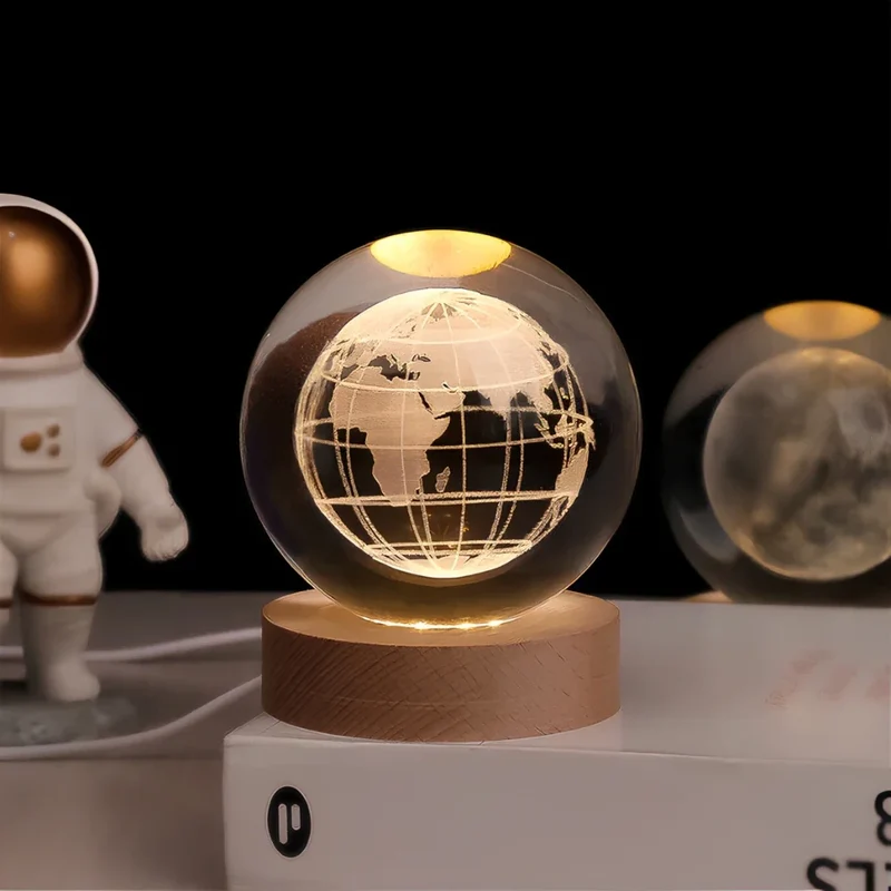 Decorative crystal ball with 3D pattern