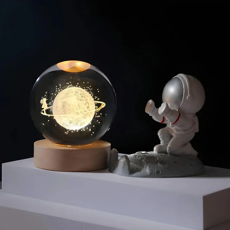 Decorative crystal ball with 3D pattern