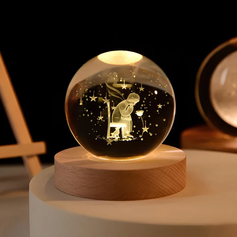Decorative crystal ball with 3D pattern