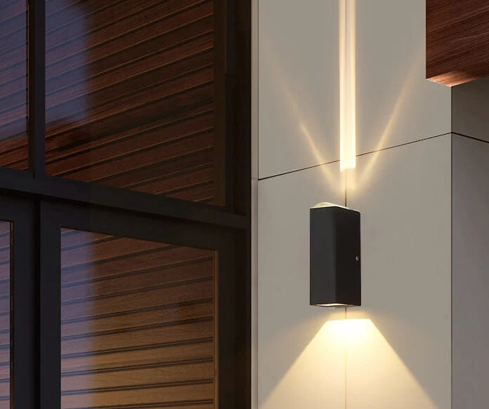 Elegant Waterproof Outdoor LED Wall Lamp – Modern Rectangular Design