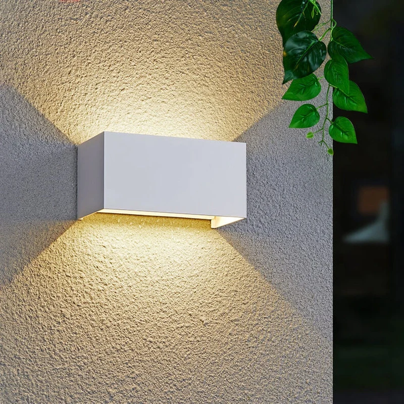 Bright energy-saving outdoor LED lamp