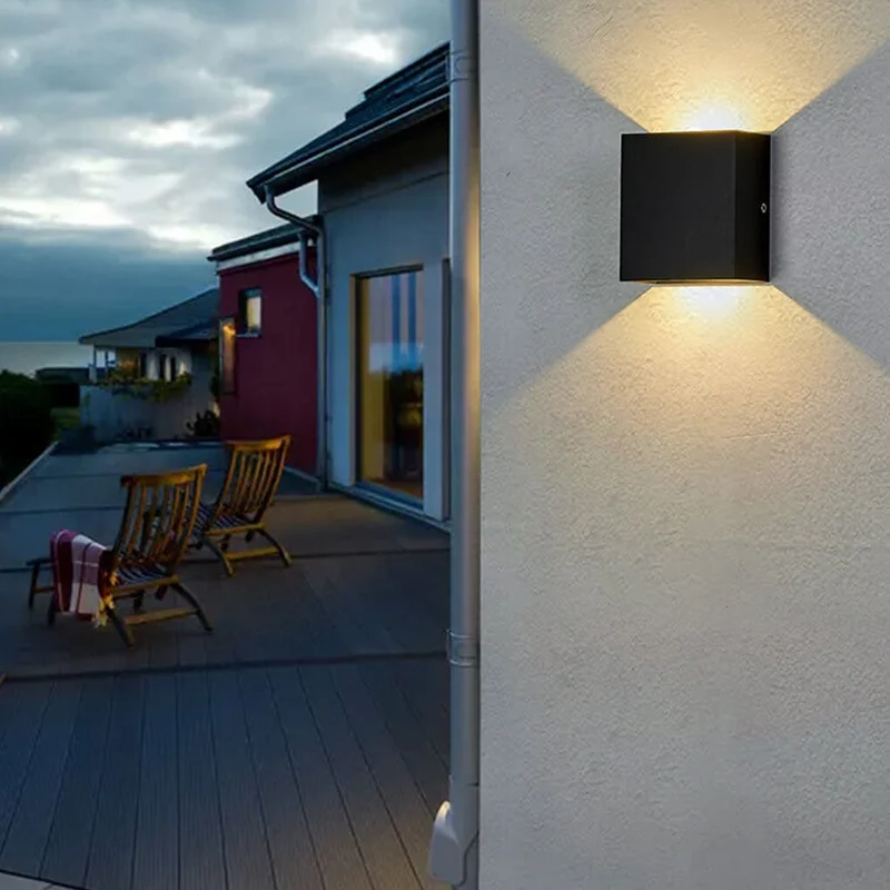 Smart Outdoor Lighting LED Lamp with Motion Sensor