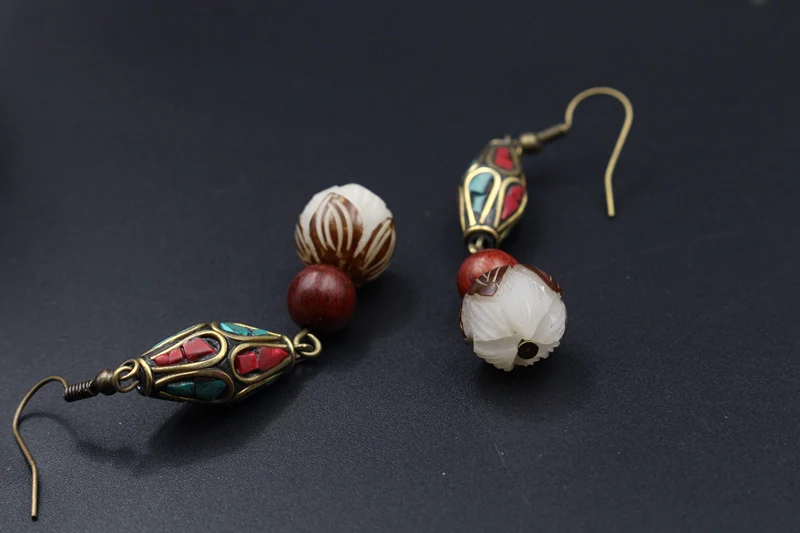 Boucles d'oreille ethniques en zinc