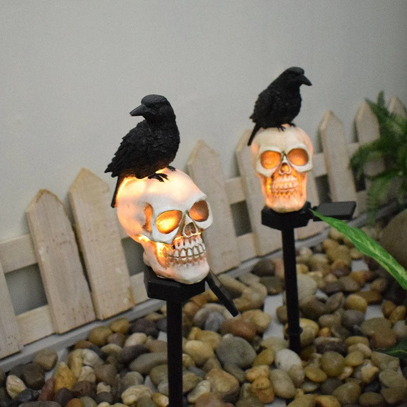 Lampe Solaire de Jardin Originale Halloween "Le Corbeau et Le Crâne"