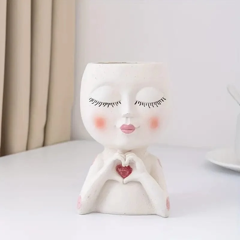 Dame Cœur Moderne : Pot de Fleurs Artistique pour une Touche d'Amour
