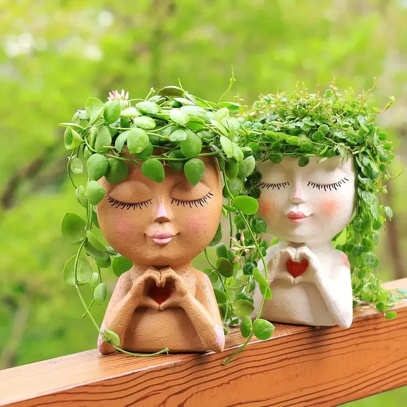 Dame Cœur Moderne : Pot de Fleurs Artistique pour une Touche d'Amour