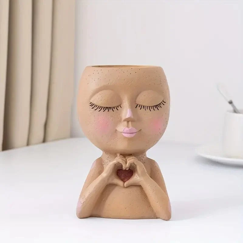 Dame Cœur Moderne : Pot de Fleurs Artistique pour une Touche d'Amour